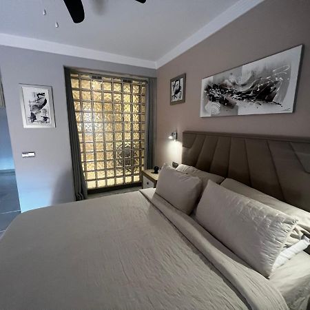 Beachfront Apartment - Sea Views - Marbella Eksteriør bilde