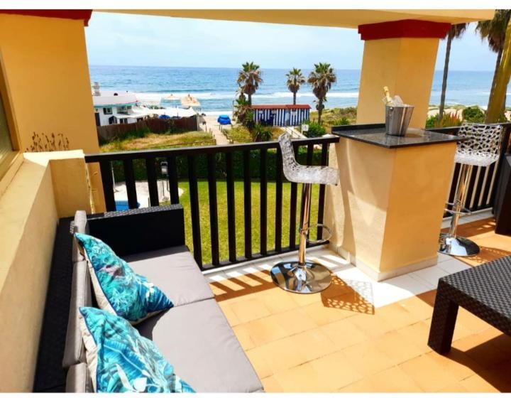 Beachfront Apartment - Sea Views - Marbella Eksteriør bilde