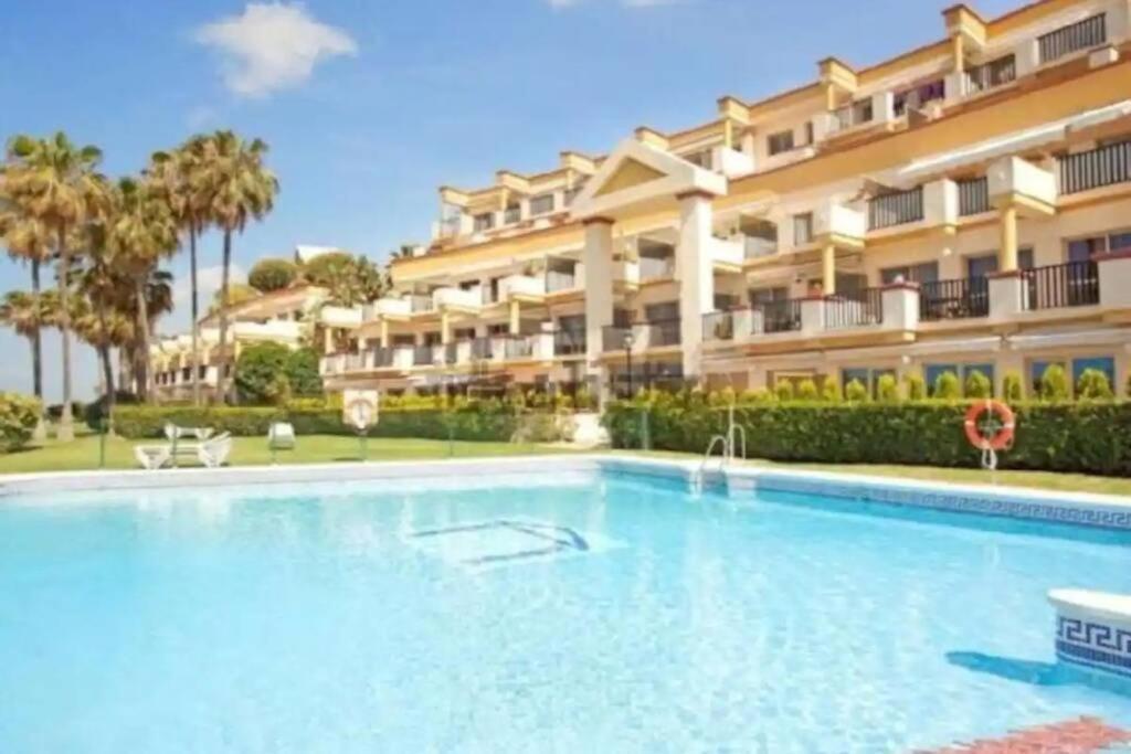Beachfront Apartment - Sea Views - Marbella Eksteriør bilde