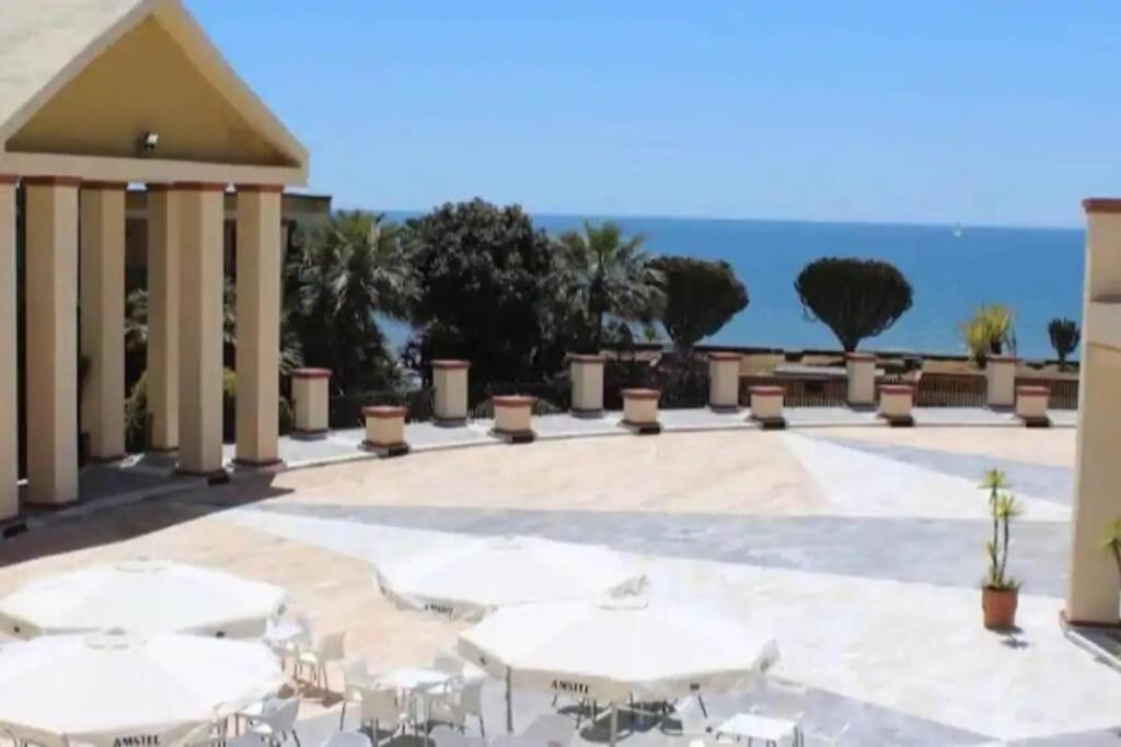 Beachfront Apartment - Sea Views - Marbella Eksteriør bilde