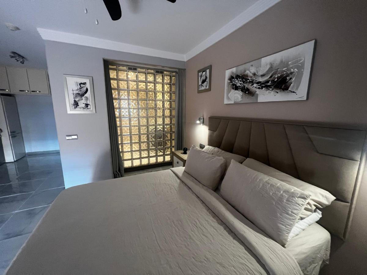 Beachfront Apartment - Sea Views - Marbella Eksteriør bilde