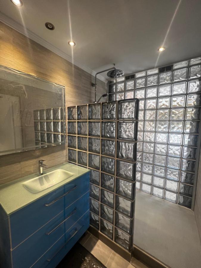 Beachfront Apartment - Sea Views - Marbella Eksteriør bilde