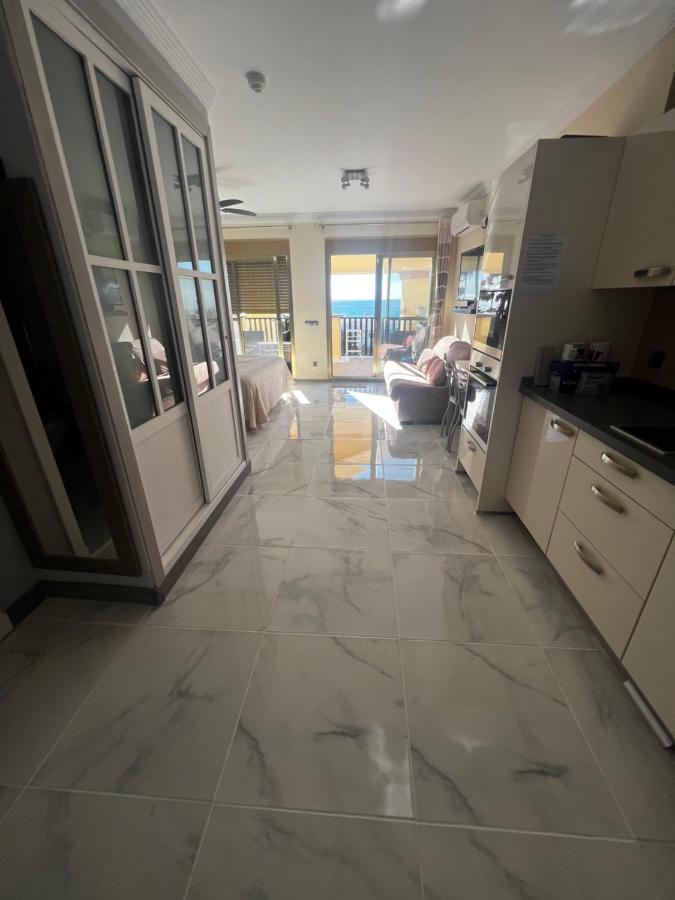 Beachfront Apartment - Sea Views - Marbella Eksteriør bilde