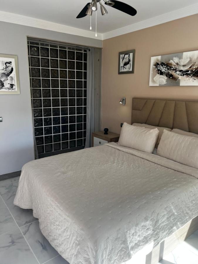 Beachfront Apartment - Sea Views - Marbella Eksteriør bilde
