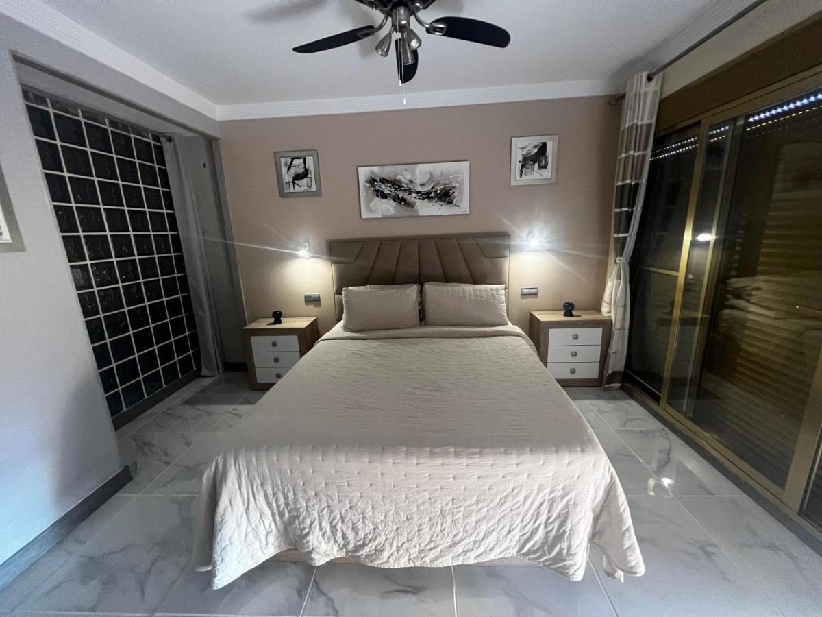 Beachfront Apartment - Sea Views - Marbella Eksteriør bilde