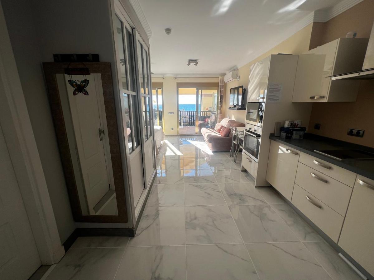 Beachfront Apartment - Sea Views - Marbella Eksteriør bilde